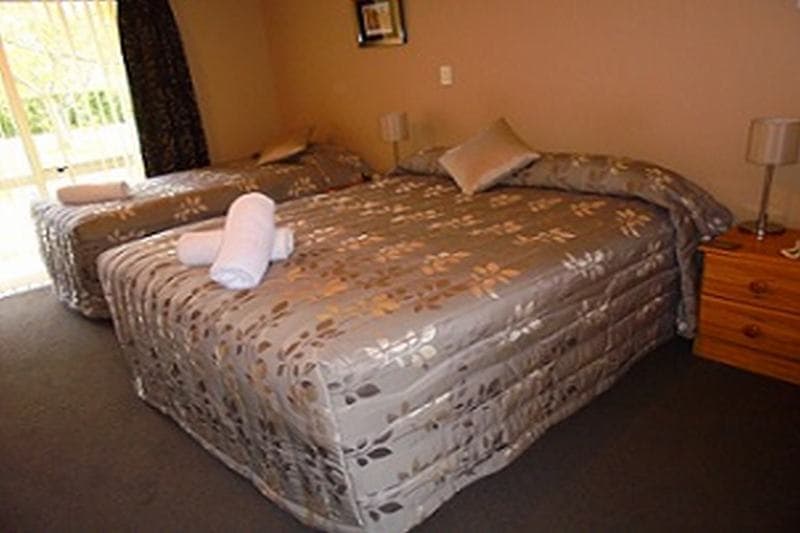 Chardonnay Motor Lodge - Main View