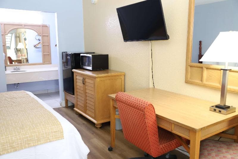 Stay at Super 8 by Wyndham Florence SC I-95 North / Hwy 76