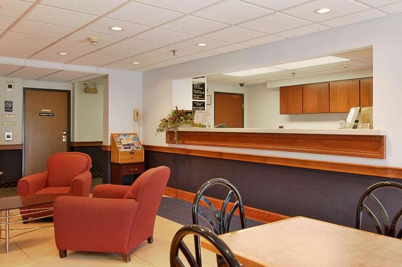 Super 8 By Wyndham Manchester Airport - Main View