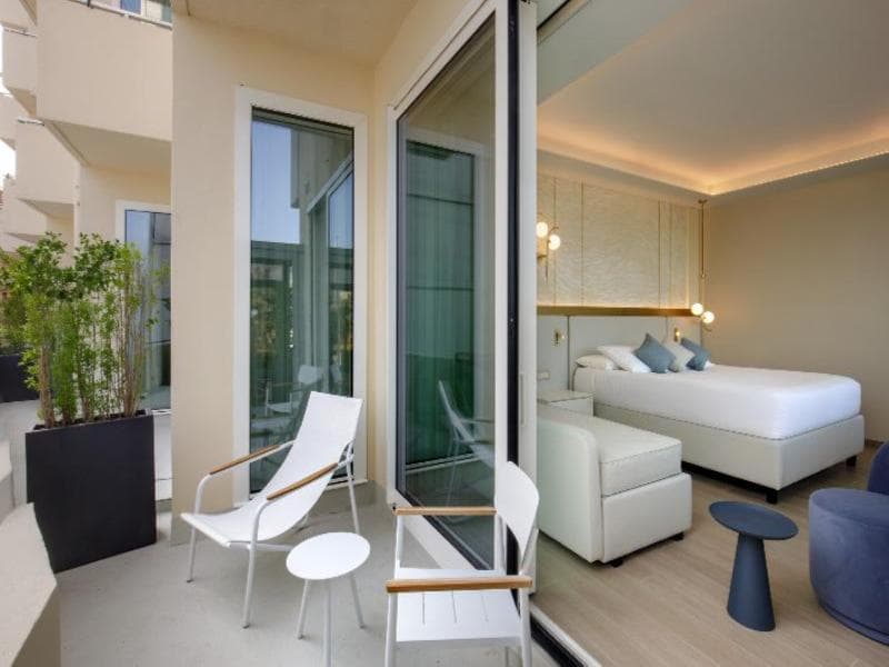 Ambasciatori Suite Hotel - Main View