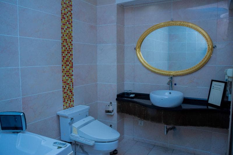 Stay at Best Western Plus Paramount Hotel