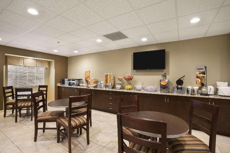 Microtel Inn & Suites By Wyndham Cambridge - Main View